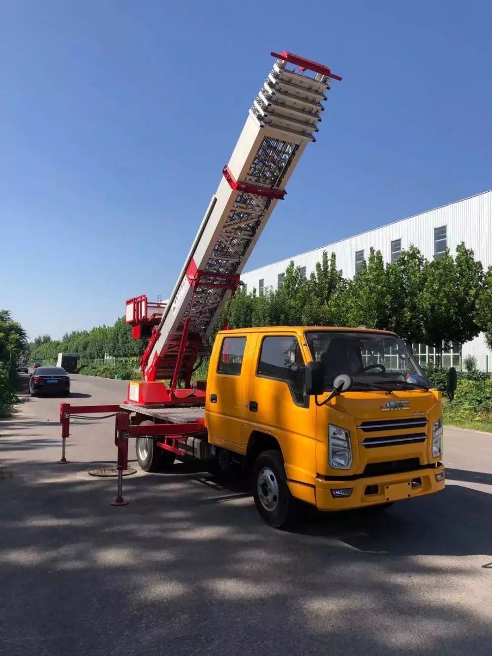 肥东县附近的云梯车出租服务：轻松解决高空作业需求