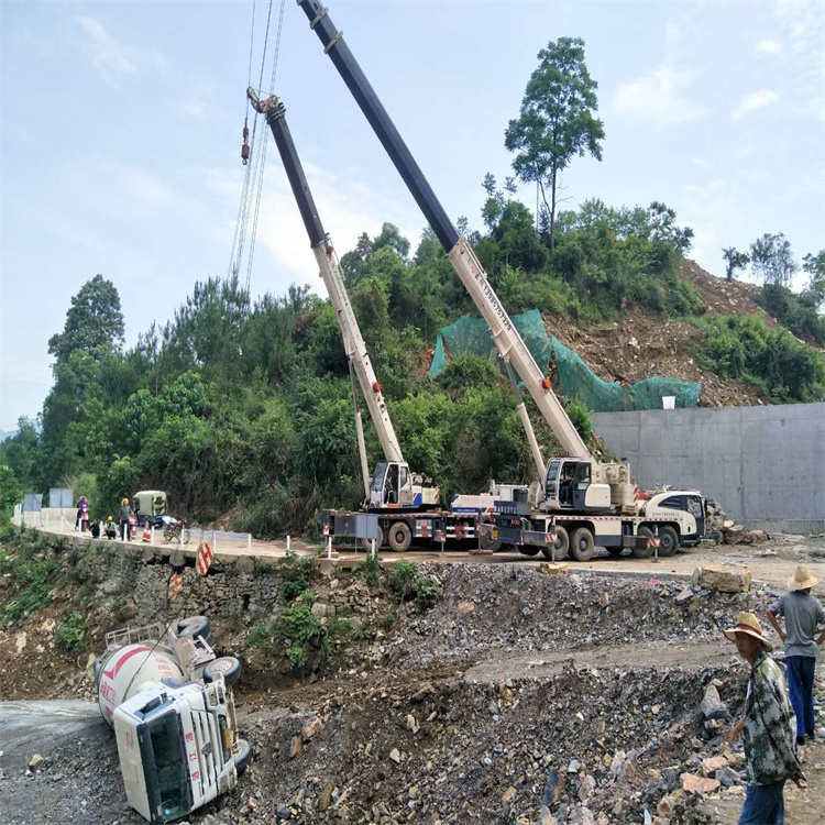 肥东县汽车掉沟里叫吊车救援要多少钱